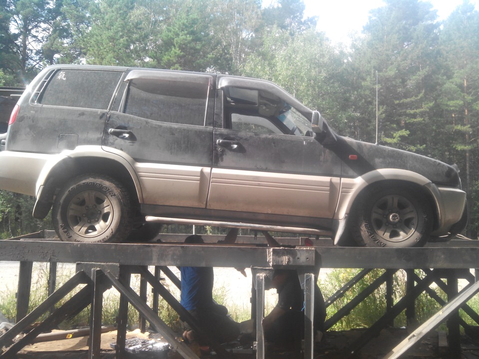 Замена сальника раздаточной коробки — Nissan Mistral, 2,7 л, 1994 года ...