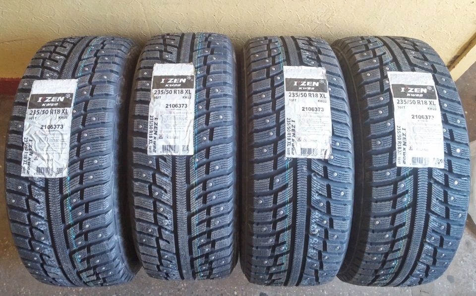 Зимние шины 225. Зимняя резина Kumho i Zen kw22. Marshal i'Zen kw22 225/50 r17. Зимняя резина Kumho 2013 izen KW 22. Кумхо кв 19 235\55\18 шип.