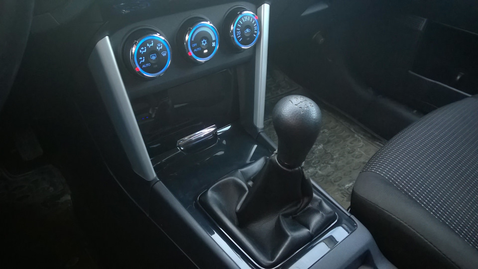 Ustanovil Konsol Klimata 2016 17my Mitsubishi Lancer 1 8 L 2008 Goda Na Drive2