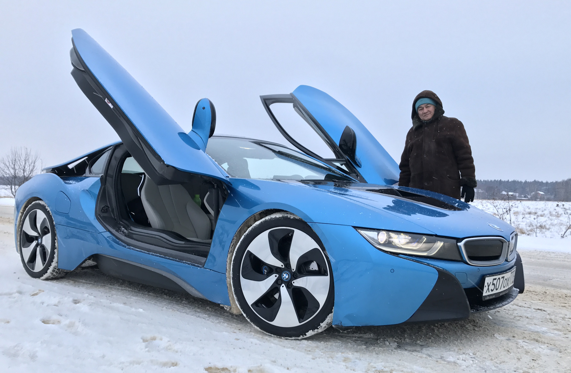 BMW i8 зима