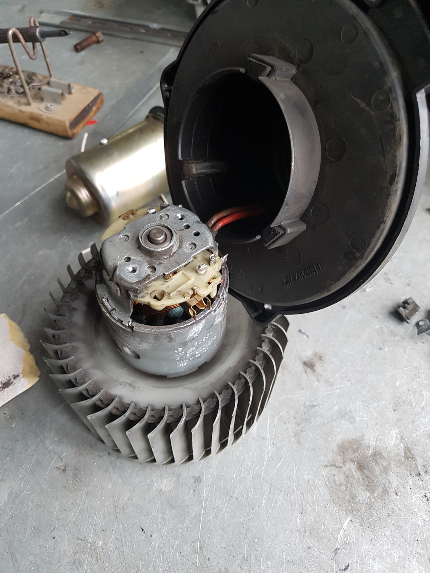 Ремонт вентилятора печки. — Audi A6 (C5), 3 л, 2003 года | своими ...