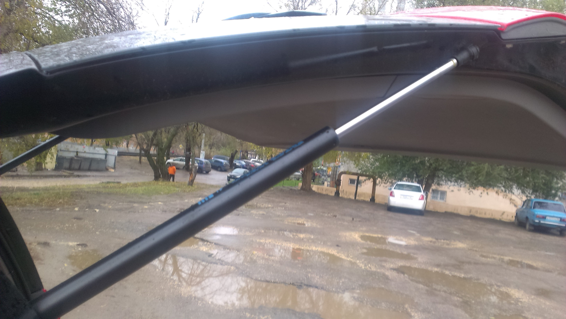 Замена газовых упоров фокус седан bm sh-b 0418 - Ford Focus II Sedan, 1,6 л, 201