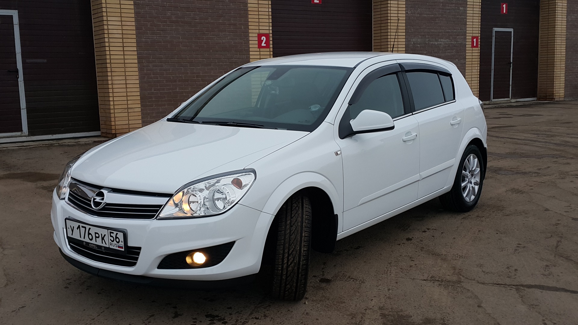 Astra h 2014. Opel h 2014. Opel Astra h Casablanca White.