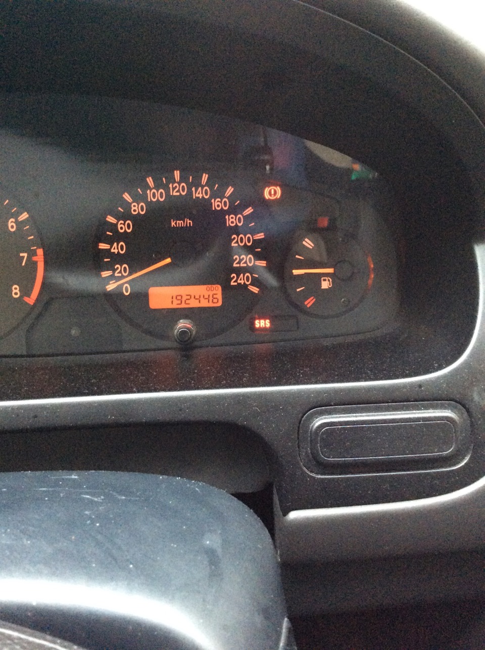 Ошибка srs. Лампа подушки безопасности. Марч ниссан 2006 года, загорелся значок перегрева. Загорелось srs. Ошибка срс.