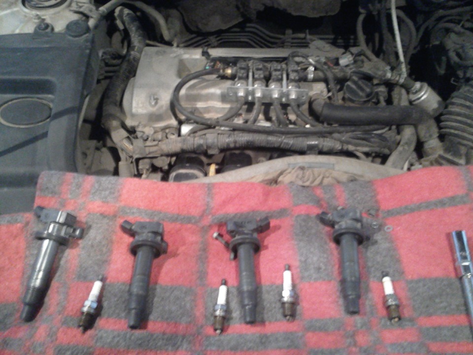 замена свечей тойота авенсис