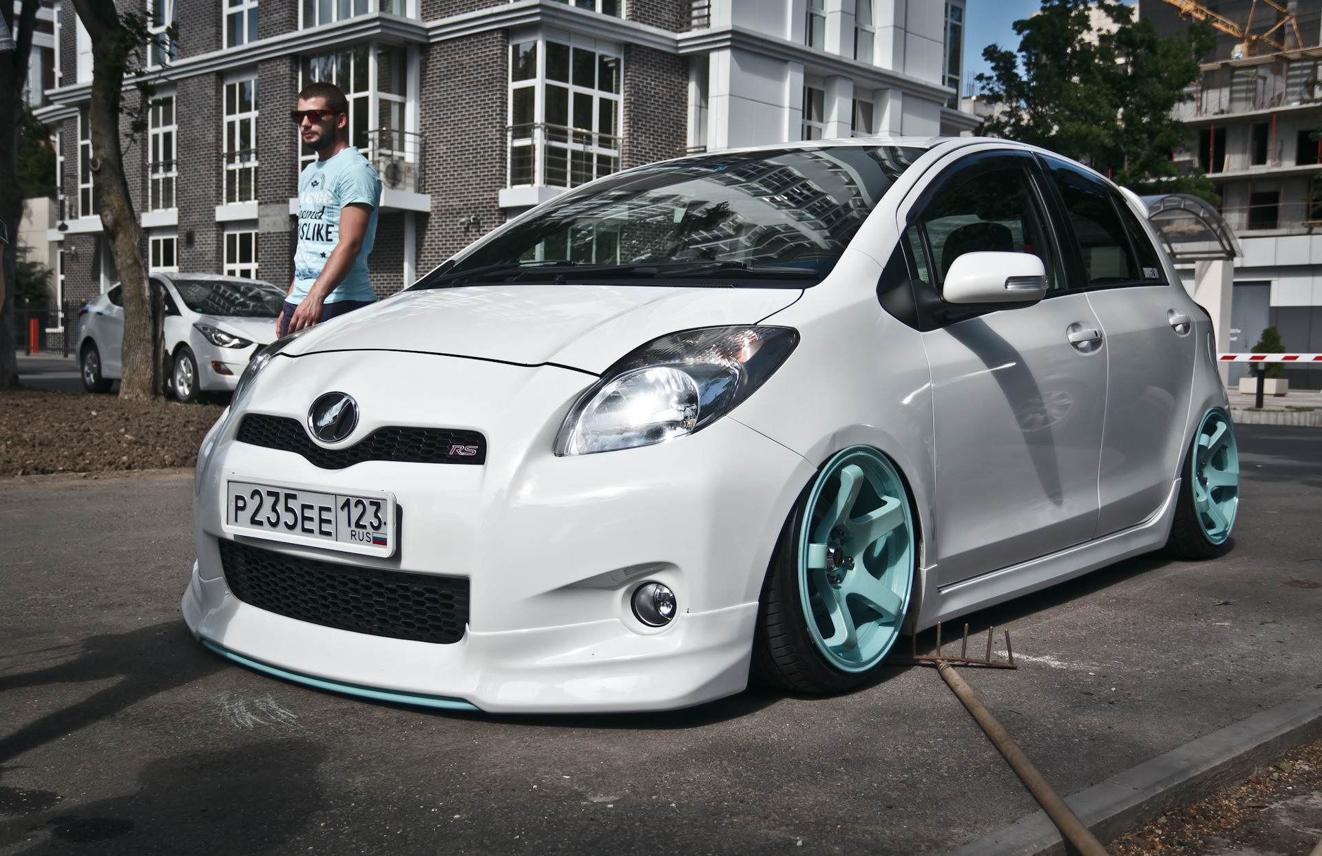 Toyota Vitz 2000 stance