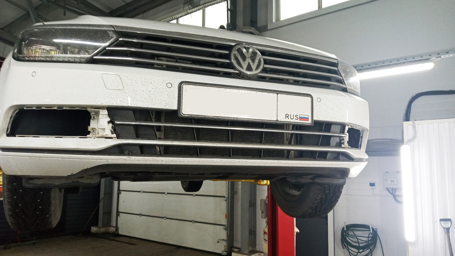 Установка защиты картера оригинальной — Volkswagen Passat B8, 2 л, 2019 ...