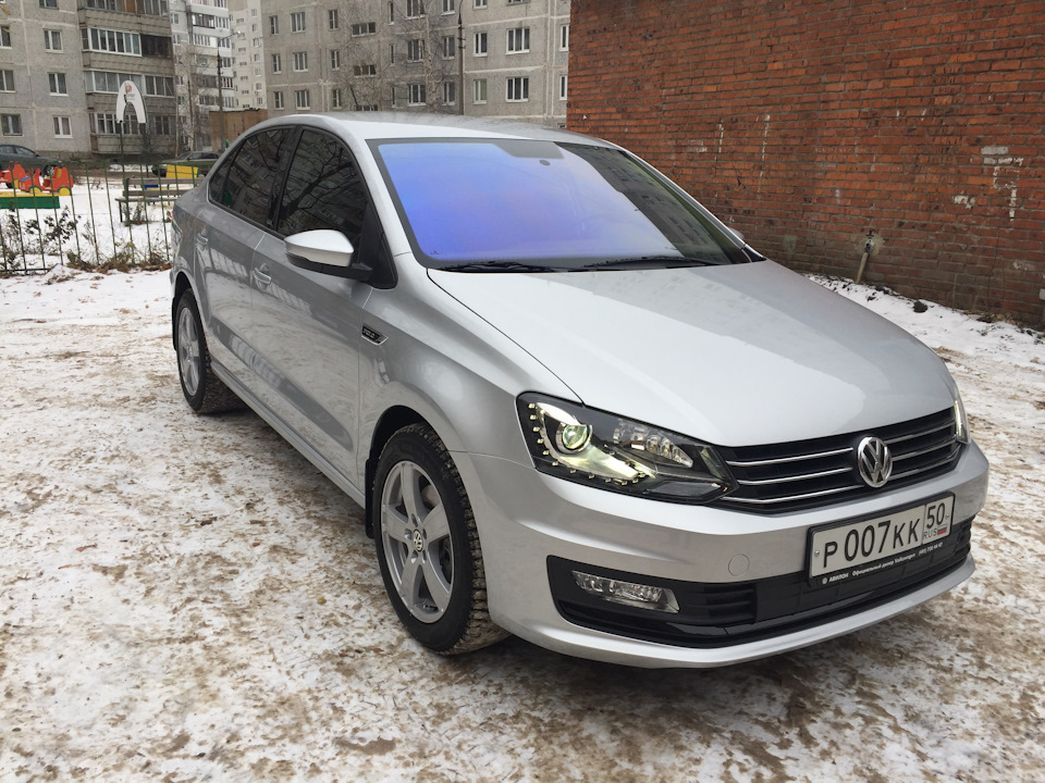 Volkswagen Polo белый металлик