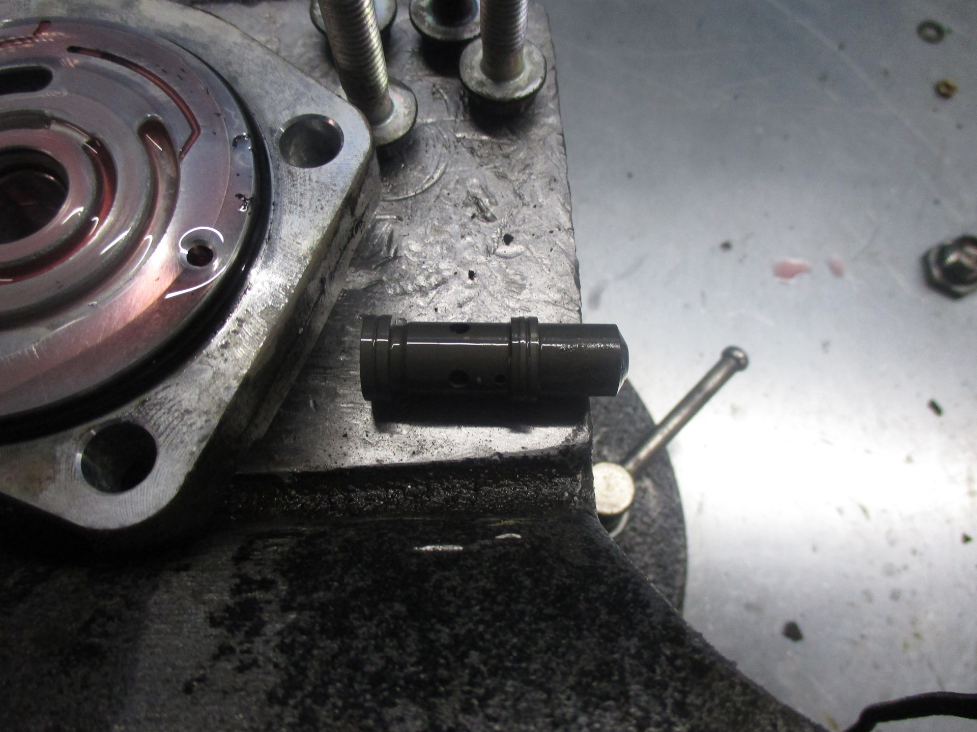 Дозирующий клапан насоса гур w212. N46 гур клапан. 4jx1 двигатель насос гур. W123 разбор гур. Hyundai mighty 2015 насос гур.