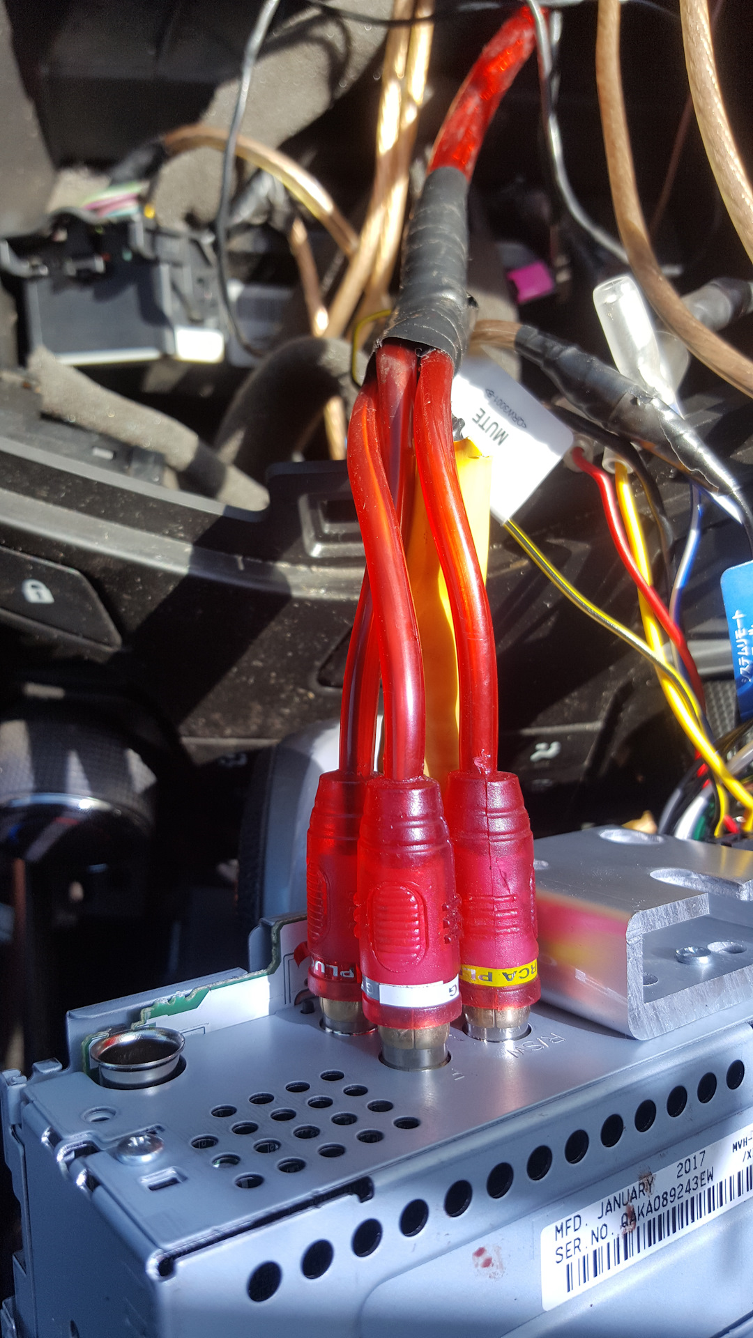 Сабвуфер pioneer car f10. Магнитола под саб. Магнитолы под сабвуфер. Магнитолы под сабвуфер. Ситроен с3 усилитель к штатной магнитоле.