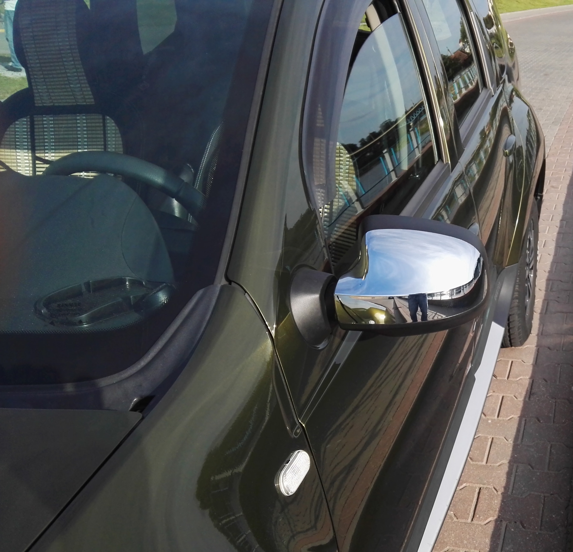 Лобовое дастер купить. Renault Duster 2010 накладки на зеркала. Зеркало Рено Дастер. Накладки на зеркала Renault Duster. Накладки на зеркала Renault Duster черные.