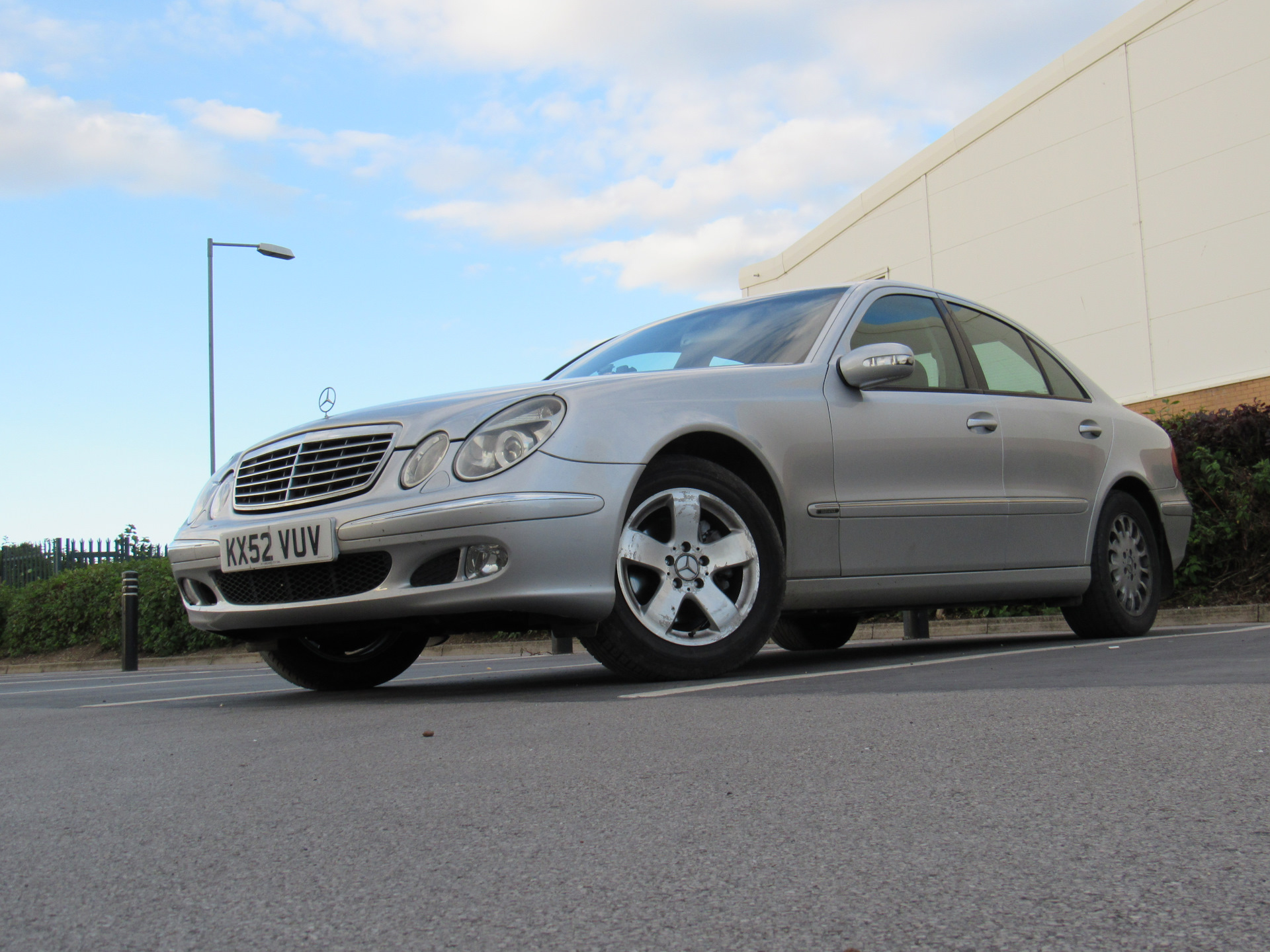 2. 2. 6 л. мерседес 211 2. 7 дизель.