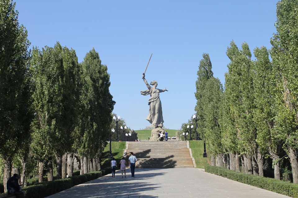 Мамаев курган расстояние. Мамаев Курган Воронеж расстояние. Далеко от средней Ахтубы до Мамаева Кургана. Дорога на Ростов на Дону от Мамаева Кургана. Воронеж Мамаев Курган расстояние на машине.