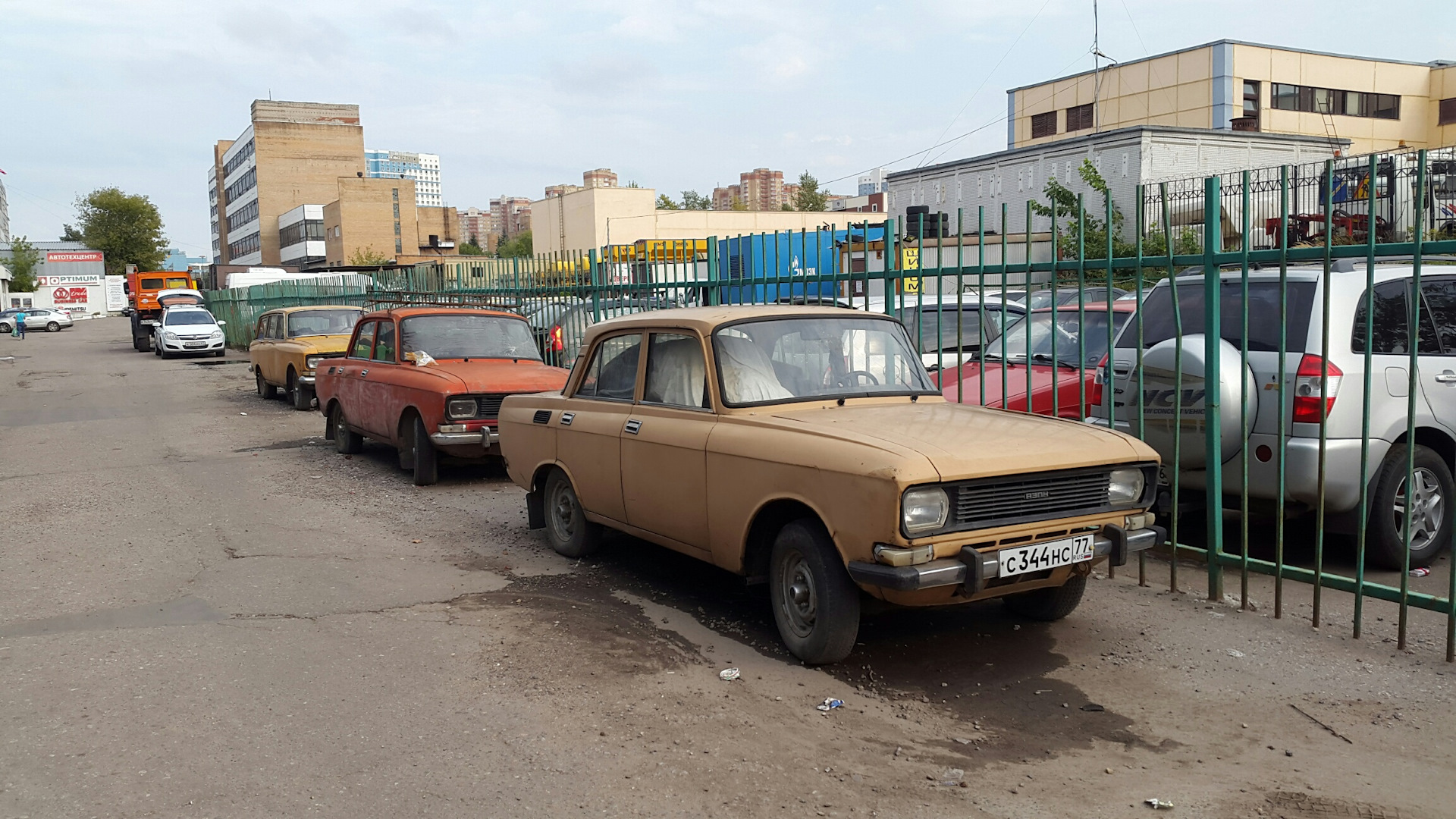 Найдено москва. Авто Москва. Переделка машина в Москве. Иркутская 17 стоянка брошенных машин.