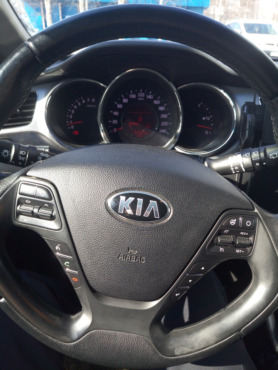 Руль под углом! — KIA Ceed (2G), 1,6 л, 2013 года | наблюдение | DRIVE2