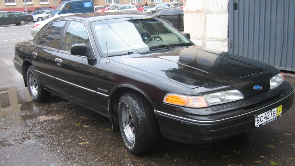 Ford Crown Victoria