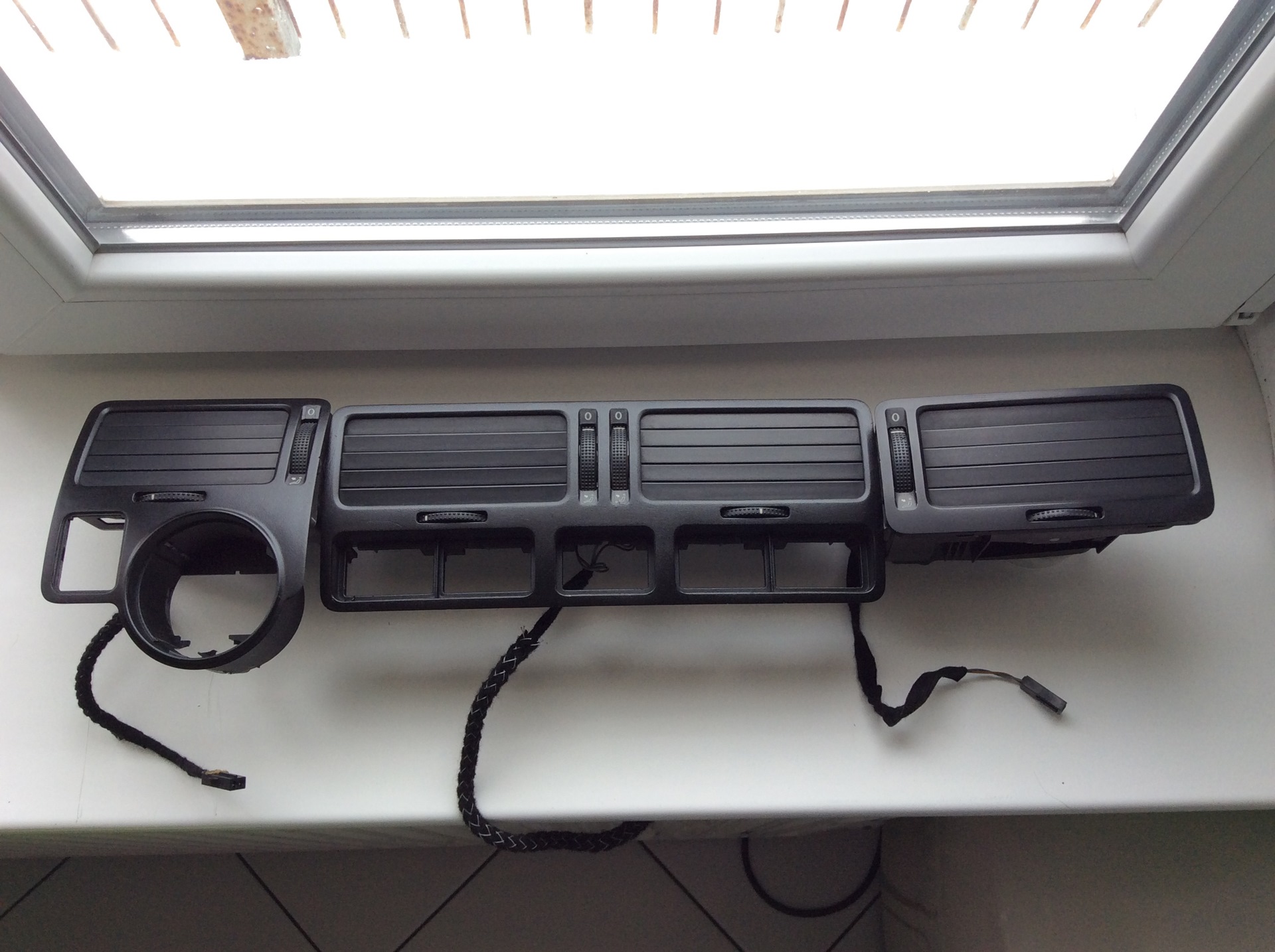 Дефлектор центрального воздуховода заднего ряда passat b8. Воздуховод volkswagen tiguan. Дефлектор вентиляционный фольксваген поло. Дефлектор воздуховода фольксваген гольф 3. Воздуховоды фольксваген.