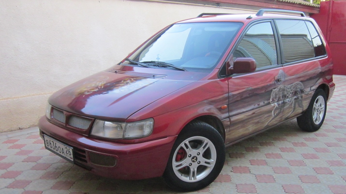 Mitsubishi runner. Мицубиси Спейс раннер. Митсубиси Спейс раннер 92 года. Спейс раннер минивэн 92 года. Митсубиси Спейс вагон 92 года.