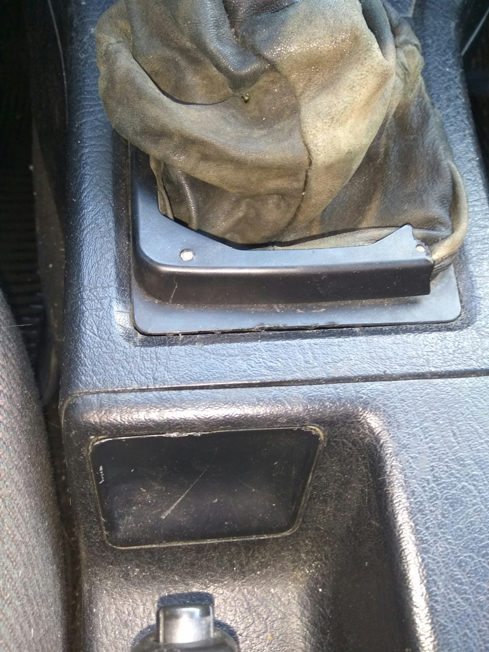 Снятие чехла кулисы кпп Audi 80 B3 — Audi 80 (B3), 1,8 л, 1990 года ...