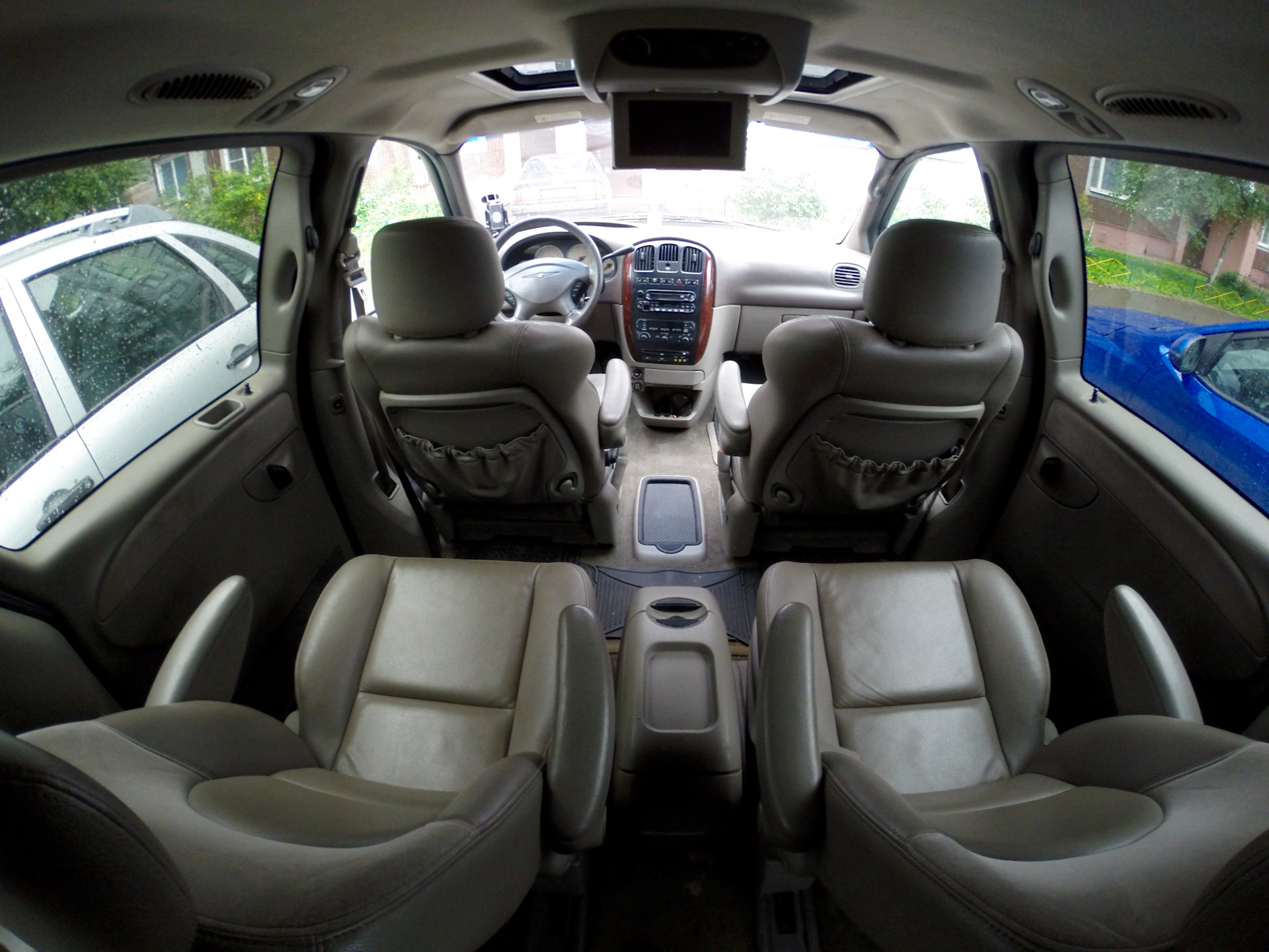 Chrysler Town Country 2008 салон