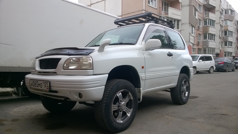 После покупки авто, купил багажник на крышу и дефлектор на капот ...