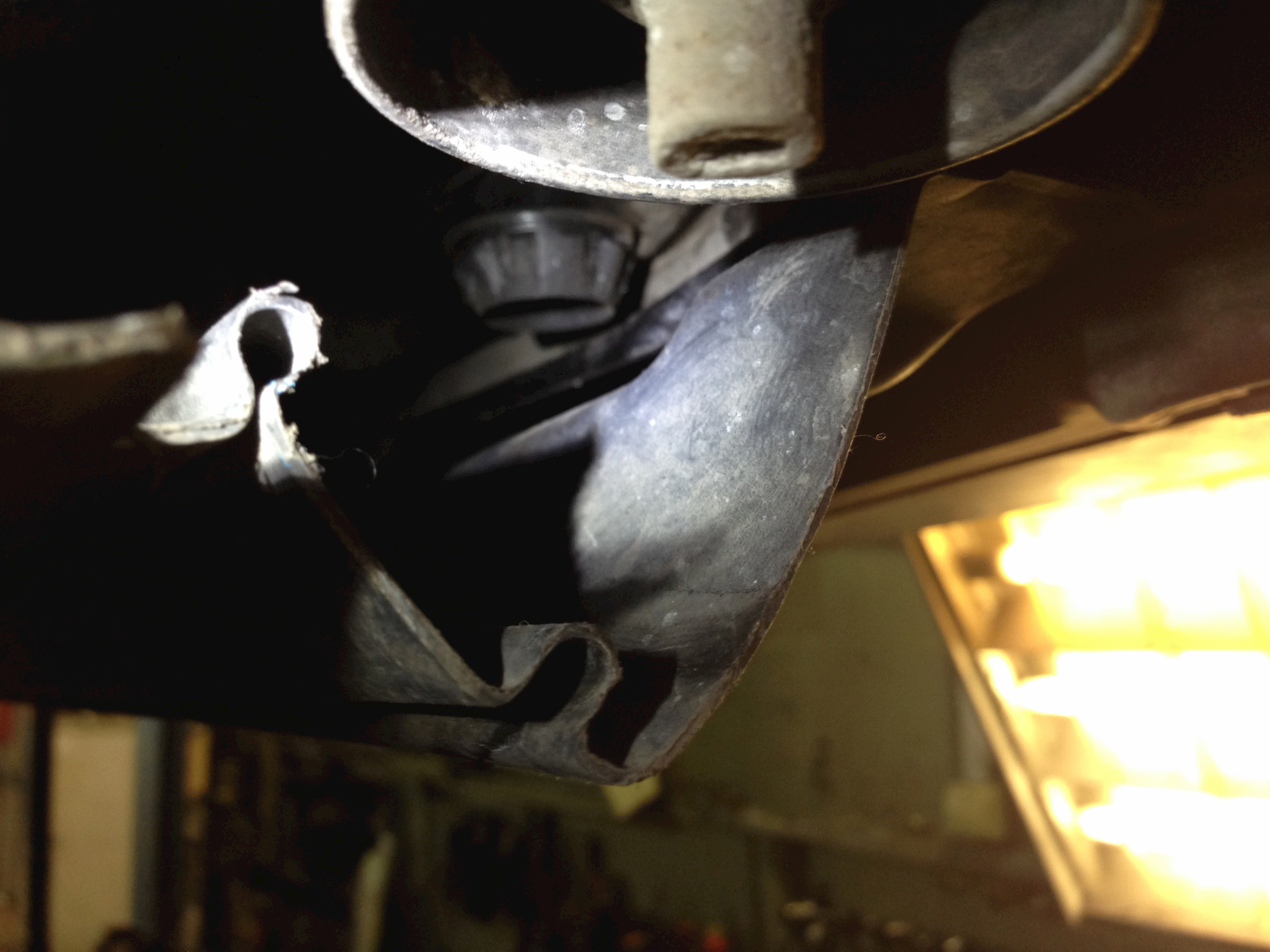 Замена нижних сайлентблоков радиатора — Nissan Teana (J31), 2,3 л, 2007 ...