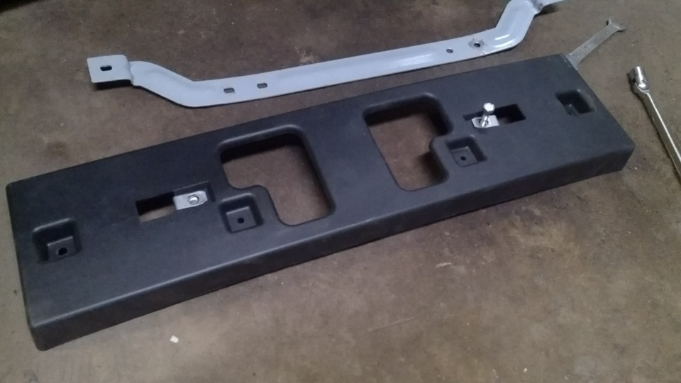проставка под гос номер xc90. рамка переднего номера chevrolet cruze 2009. Gm : 95473219 кронштейн крепления номерного знака. площадка под номер. площадка под номер.