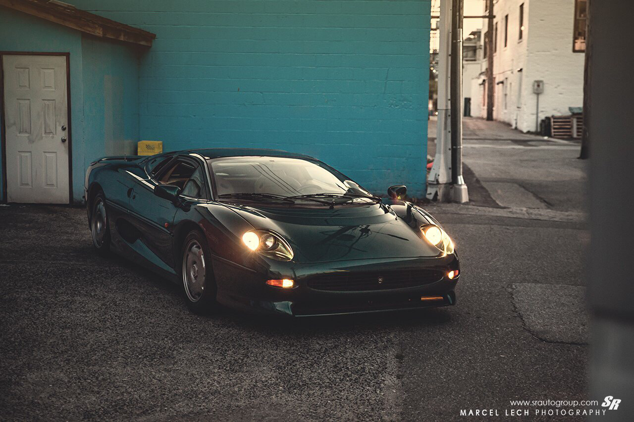 Ягуар xj220