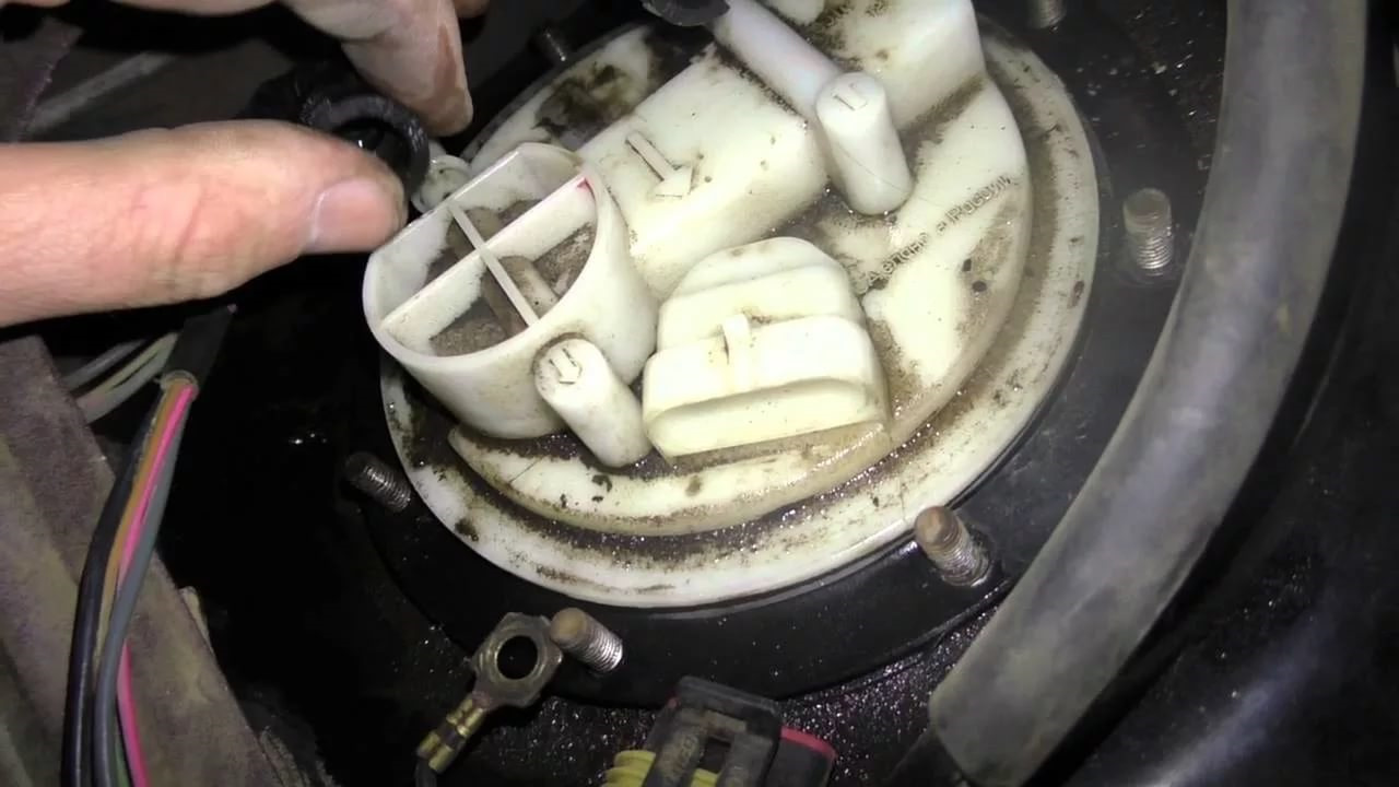 Как снять бензонасос приора