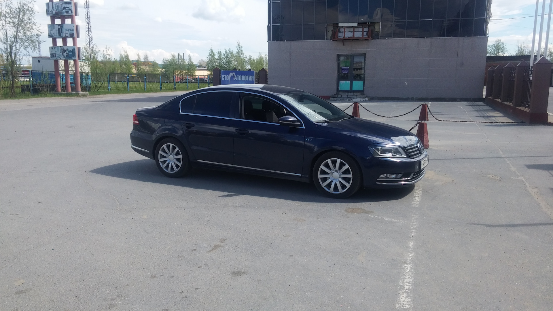 Volkswagen Passat B7 1.8 бензиновый 2011 | Синий на DRIVE2