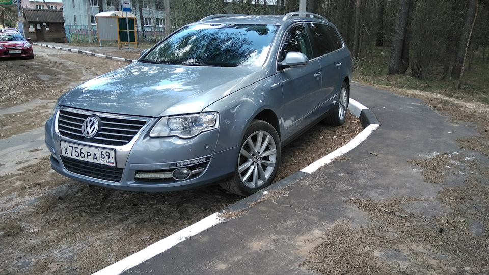 Volkswagen Passat Variant двухлитровый трактор :)