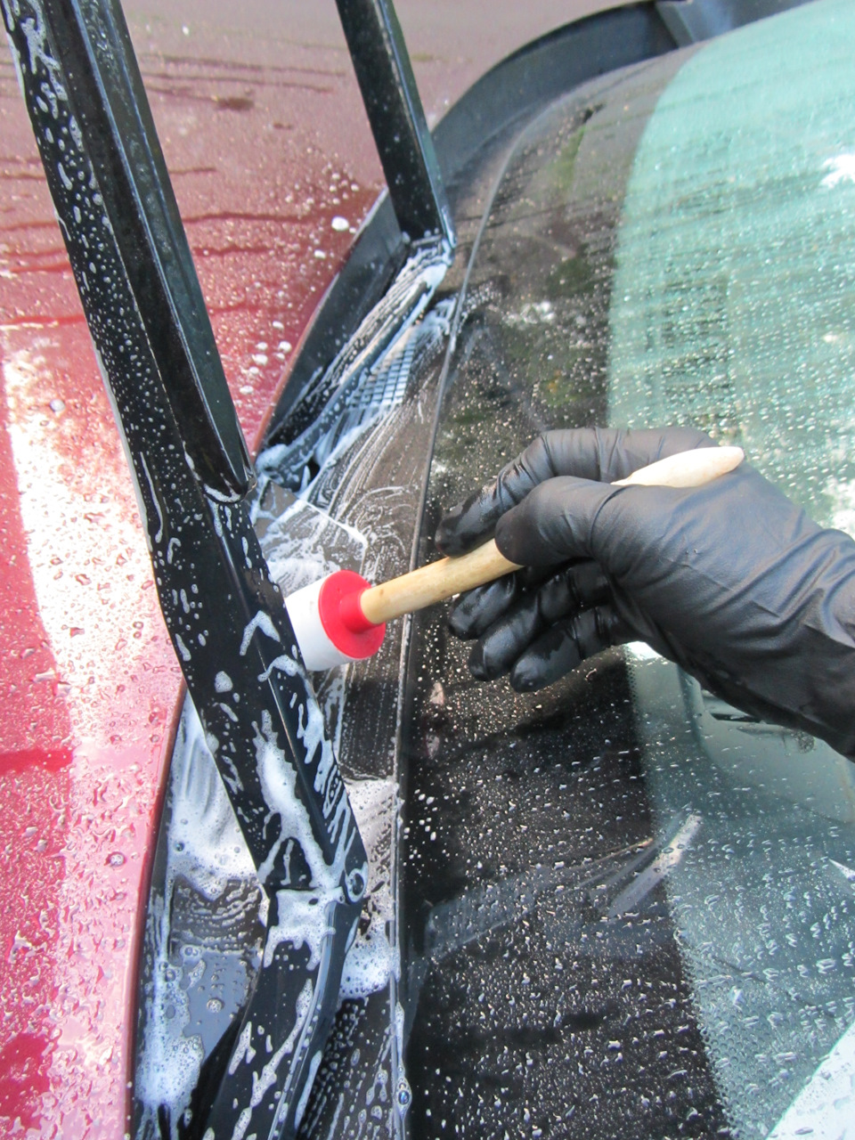 Отмываю загрязнения на пластике внизу лобового стекла — Nissan Teana (J32)