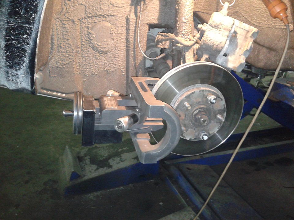 Проточка тормозных дисков без снятия — Nissan X-Trail I, 2,5 л., 2006 ...