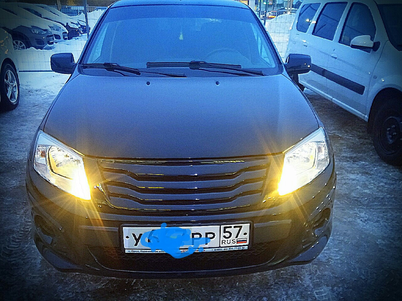 Решетка гранта спорт. Решетка радиатора Гранта спорт. Гранта спорт решетка на обычной.