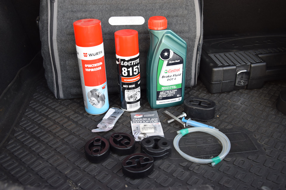 Замена тормозной жидкости, подушек выхлопной системы, натяжка ручника ...