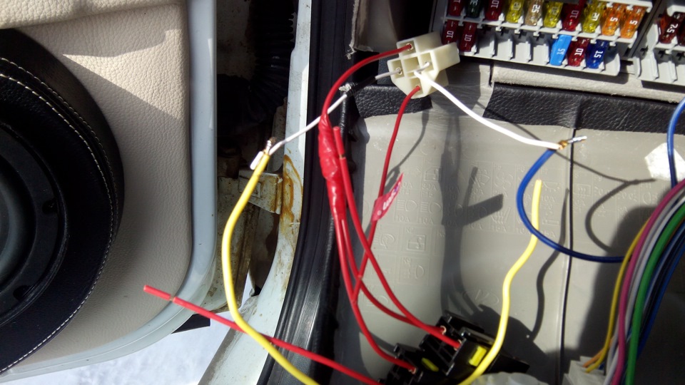 у монтажного блока — Lada Калина Универсал (1G)