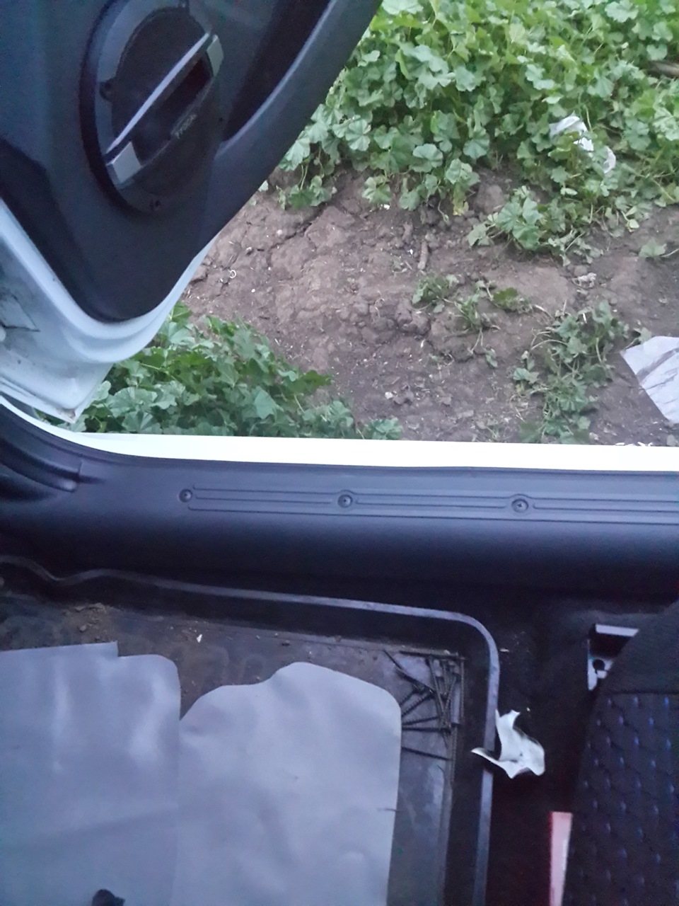 Шумоизоляция передних дверей и багажника, установка порогов — LADA ...