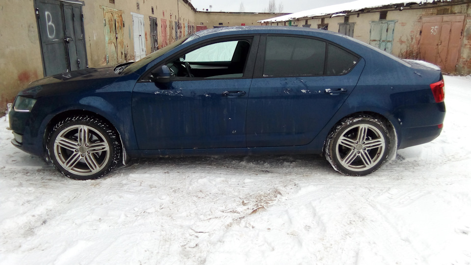 А вот и общий вид на R18 245/40. Крупновато выглядят, по сравнению со штатными R16, но думаю, что привыкну. — Skoda Octavia A7 Mk3