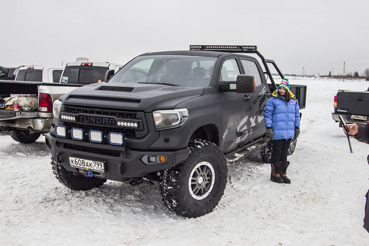 Тойота тундра рам. Toyota Tundra vs Ram. Toyota Tundra 4x4 Tuning. Dodge Ram и Toyota Tundra. Toyota Tundra Ram 1500.