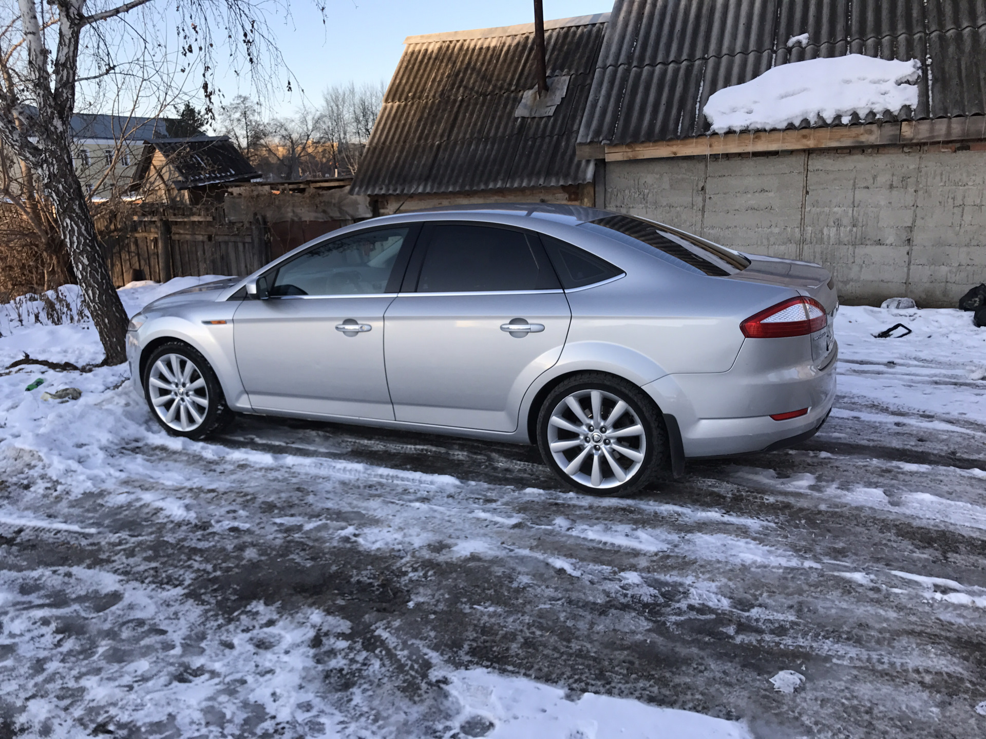 Форд мондео 4 1.6. Ford Mondeo Silver r17. Форд Мондео 4 серебро. Тонированный Форд Мондео 4 серебристый. Ford Mondeo 4 Silver.