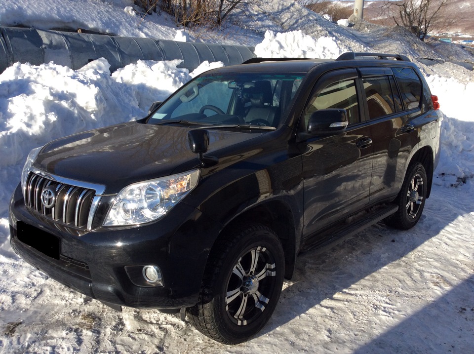 Ленд прадо бу. Прадо 2.7 Арктик. Тойота ленд Крузер Прадо 2015 года. Toyota Land Cruiser Prado 2009 мокрый асфальт. Прадо 110.