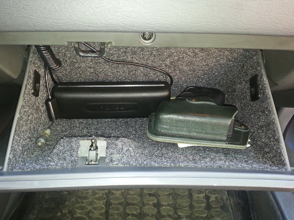 USB и AUX вывел в бардачок — KIA Spectra