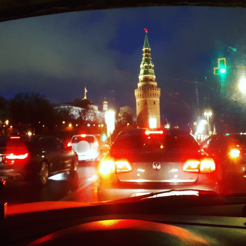 Поехать в москву. Поездка по ночной Москве. Москва вид с машины. Прогулка по ночной Москве на машине. Еду по ночной Москве.