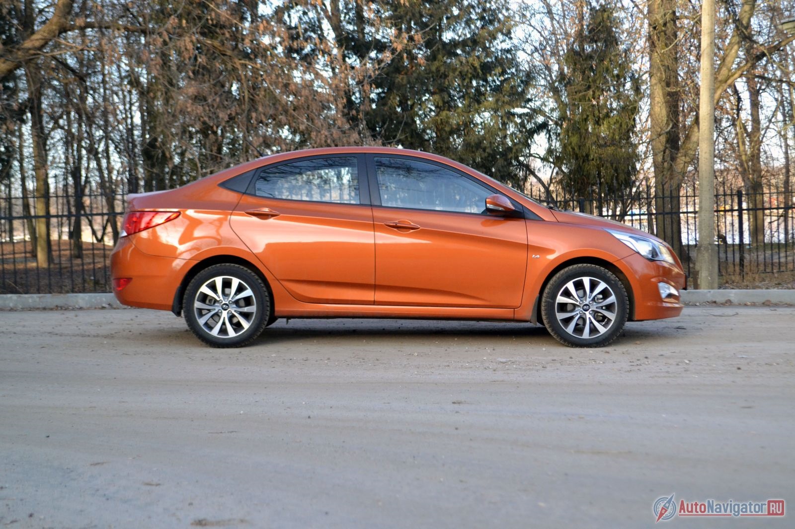 Hyundai solaris hs. Хендай Солярис оранжевый 2015. Хендай Солярис 2014 оранжевый. Рыжий Солярис 2021.