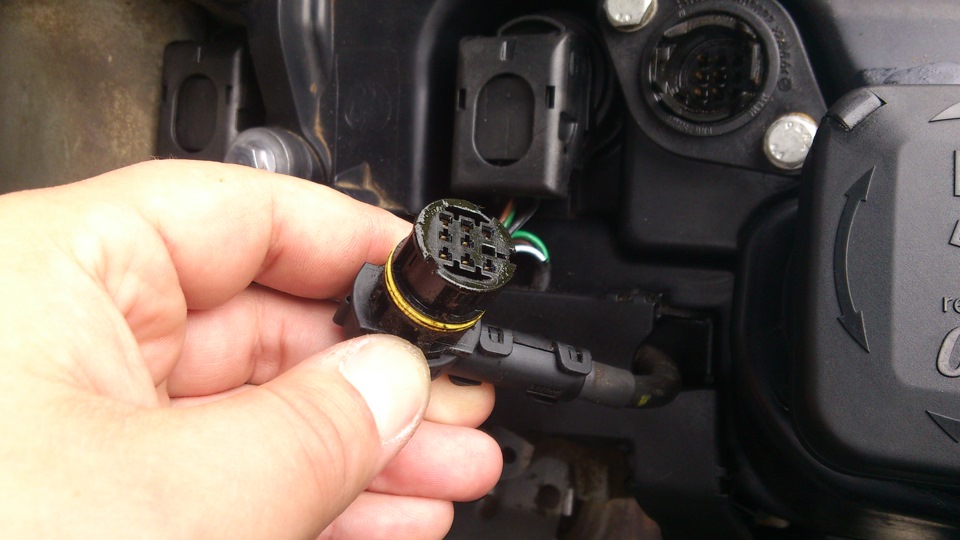 Разъём хлюпает от масла — BMW 3 series (E90)