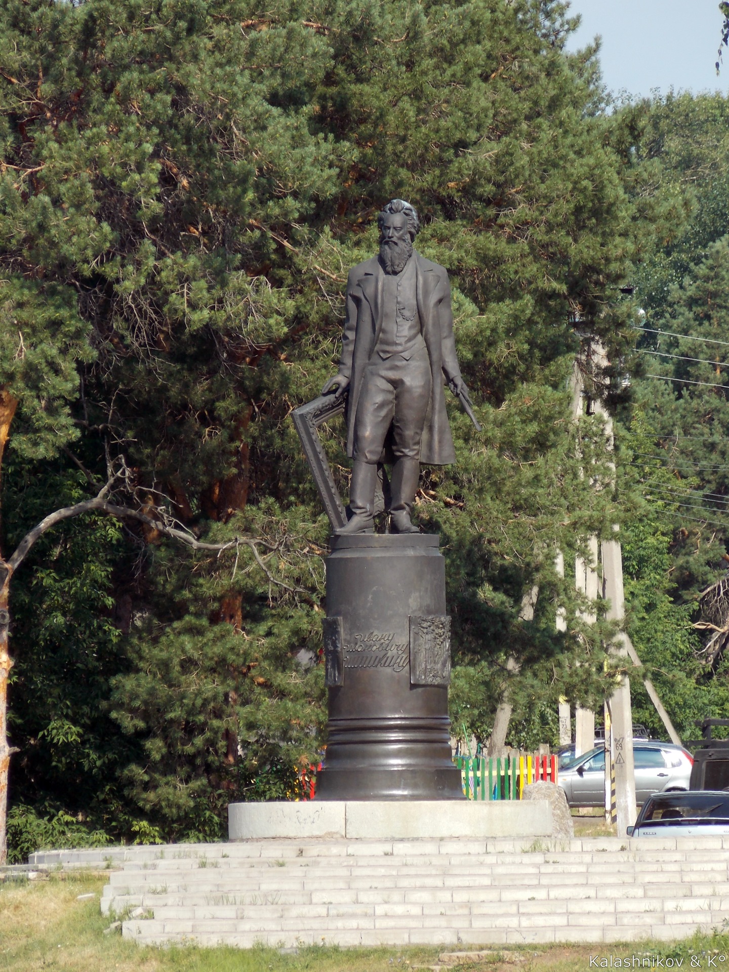 Памятник шишкину в елабуге фото