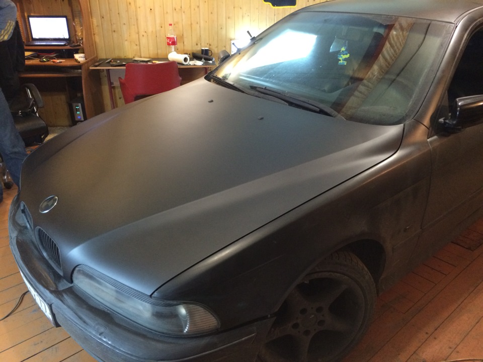 BMW e39 — капот в черный мат — KAPAuto на DRIVE2