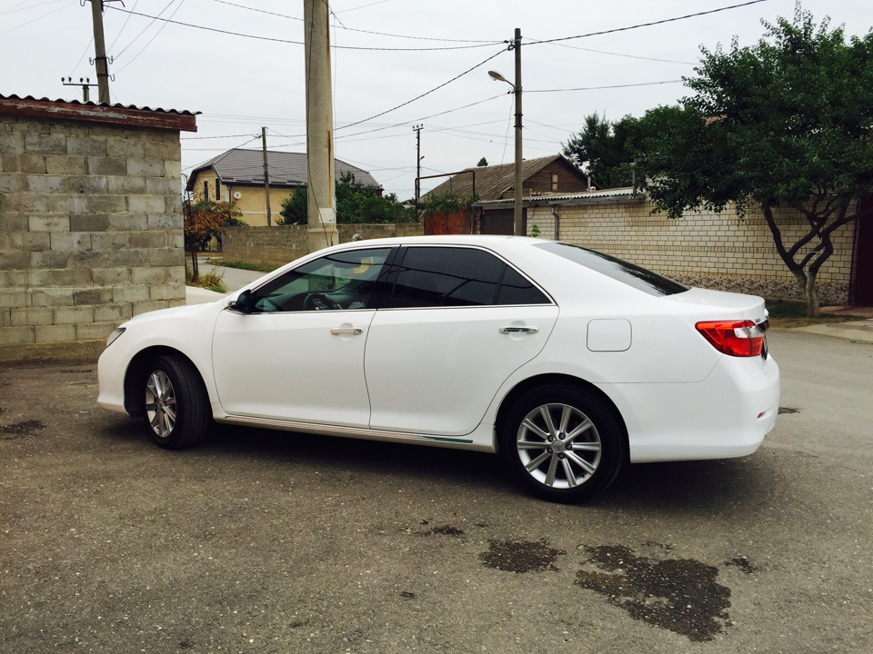 Toyota Camry 2012 белая