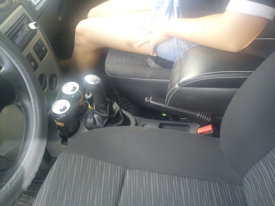 Как снять подлокотник на логане Новый чехол КПП и подлокотник - Renault Logan (1G), 1,4 л, 2007 года тюнинг DRIV