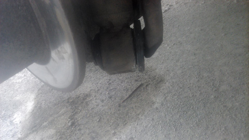 Перепрессовка сайлентблоков амортизатора — Audi 200 (C3), 2,5 л, 1987 ...